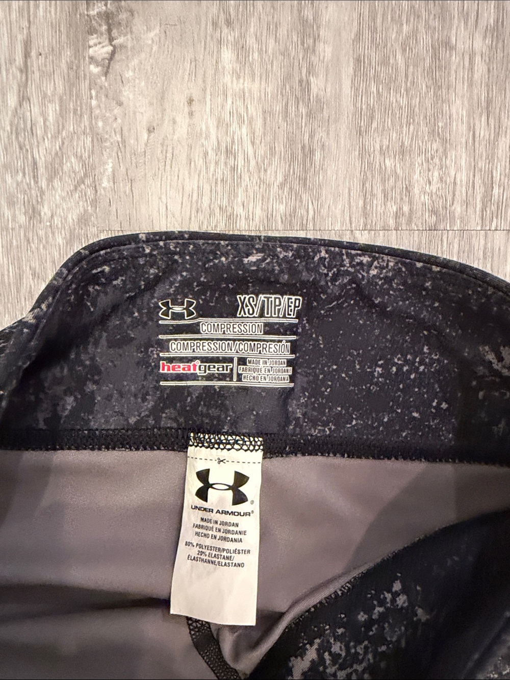 Under Armour Black and Gray Performance Leggings - Picture 2 of 2